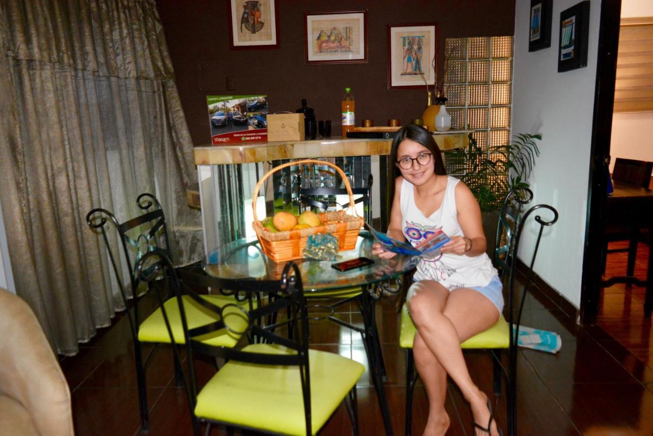 Hostal Villa 97 グアヤキル エクステリア 写真