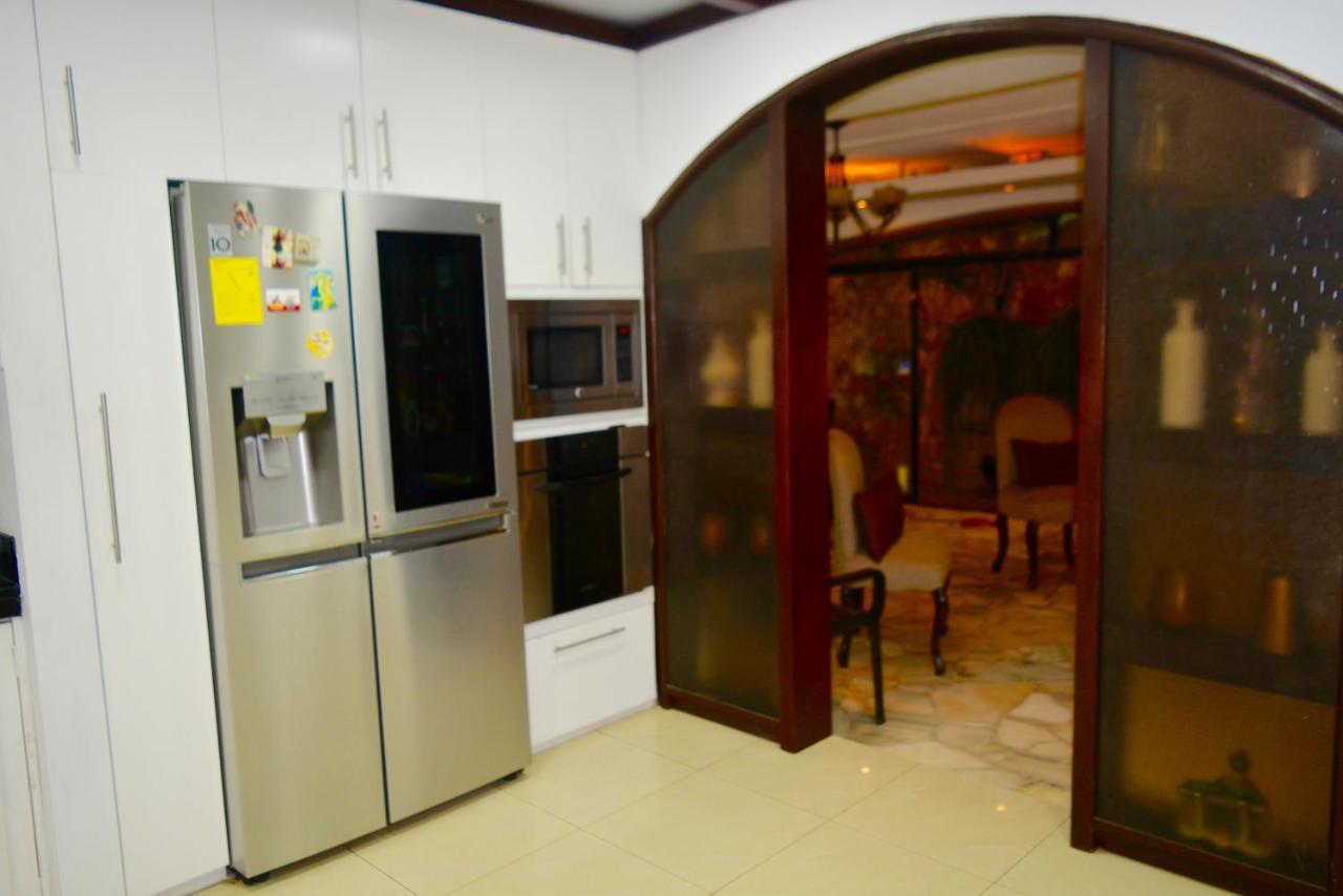 Hostal Villa 97 グアヤキル エクステリア 写真