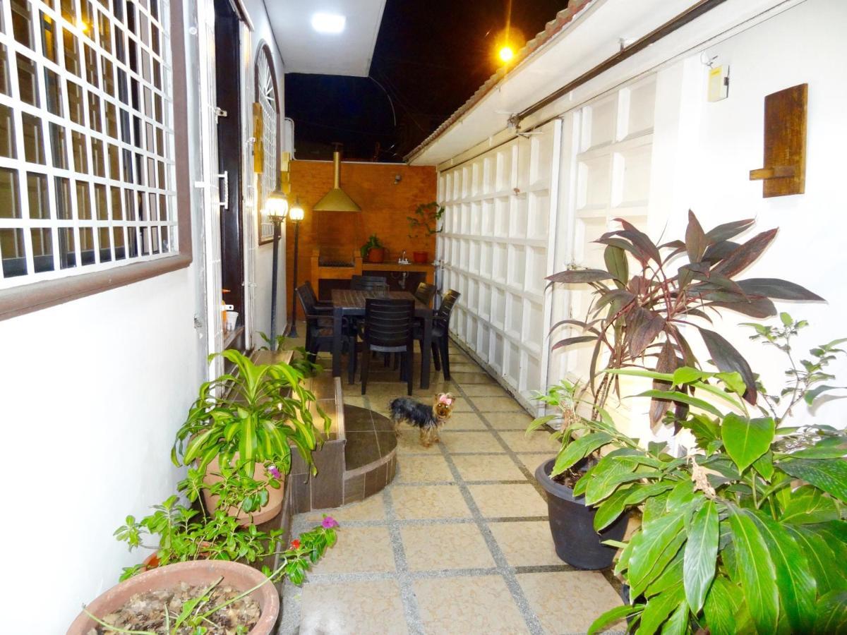Hostal Villa 97 グアヤキル エクステリア 写真