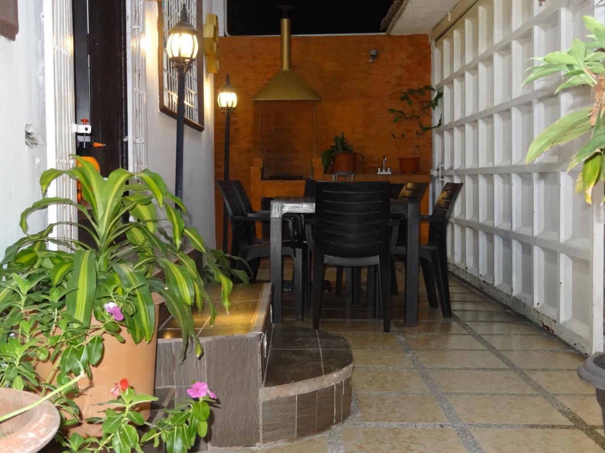 Hostal Villa 97 グアヤキル エクステリア 写真
